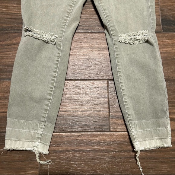 Mossimo Womens Size 8 / 29 R Stretch Distressed Mid Rise Olive Grey Jeggings - Picture 3 of 7